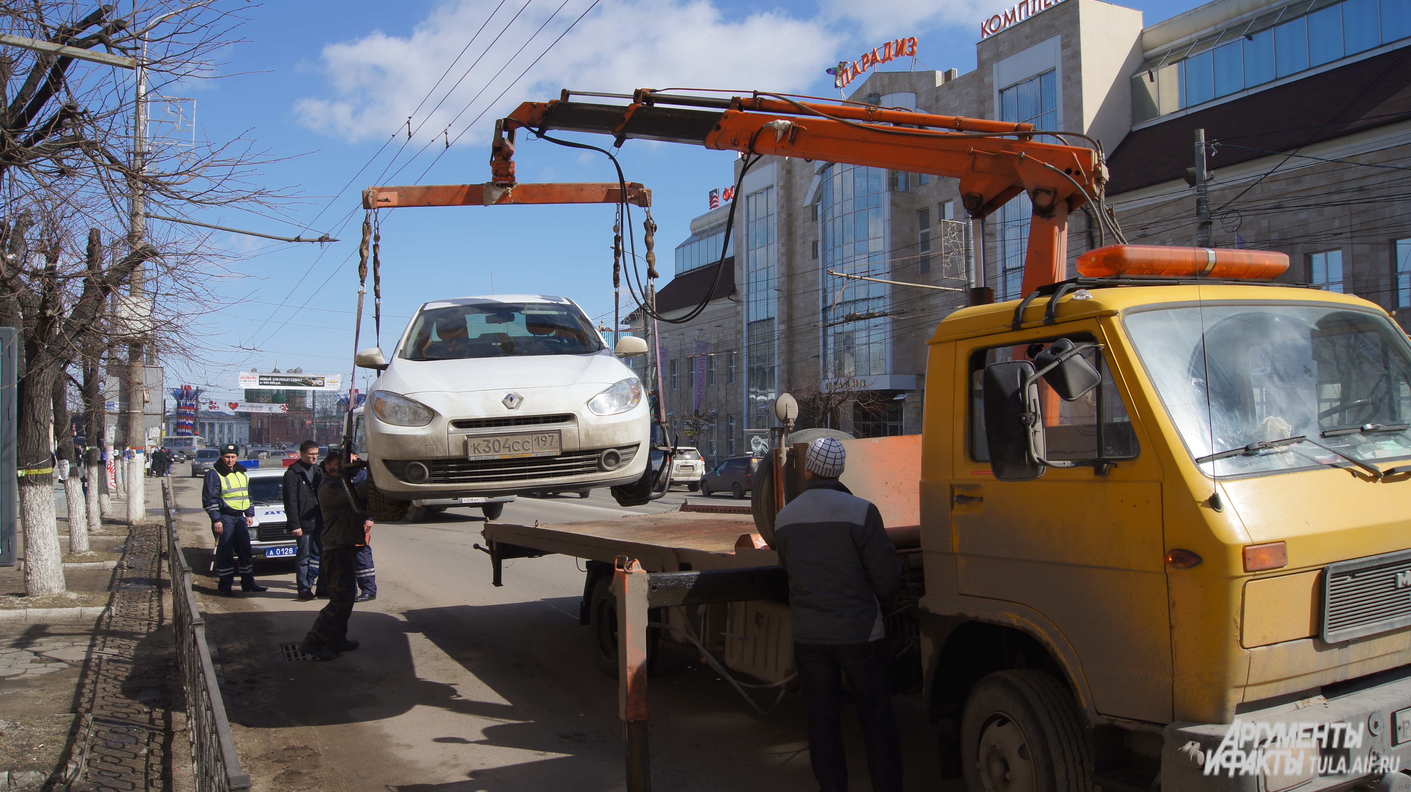 В Туле пачками эвакуируют автомобили с незаконных парковок | АиФ Тула